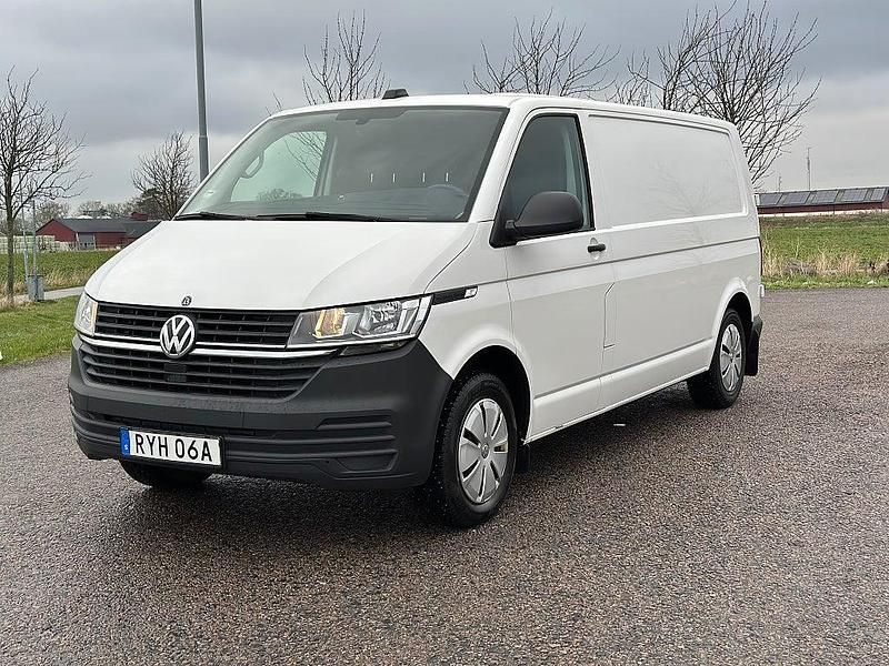 Vit Begagnad 2022 VW Transporter Van | 239 000 kr - Bild 1/4