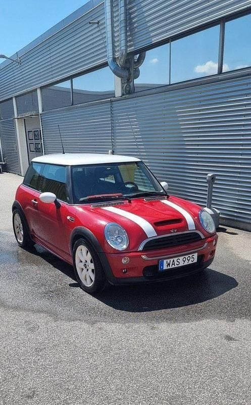 Röd Begagnad 2003 Mini Cooper S Halvkombi | 38 000 kr - Bild 1/4