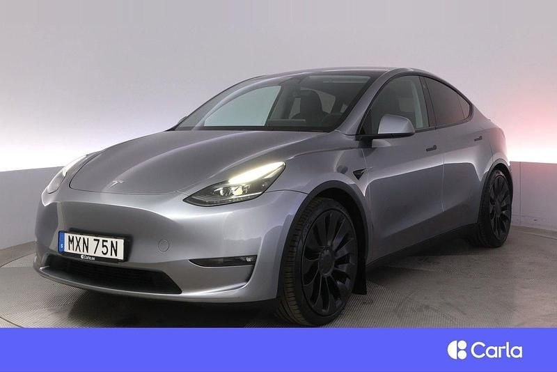 Grå Begagnad 2023 Tesla Model Y Performance SUV | 456 900 kr (Marknadspris) - Bild 1/2