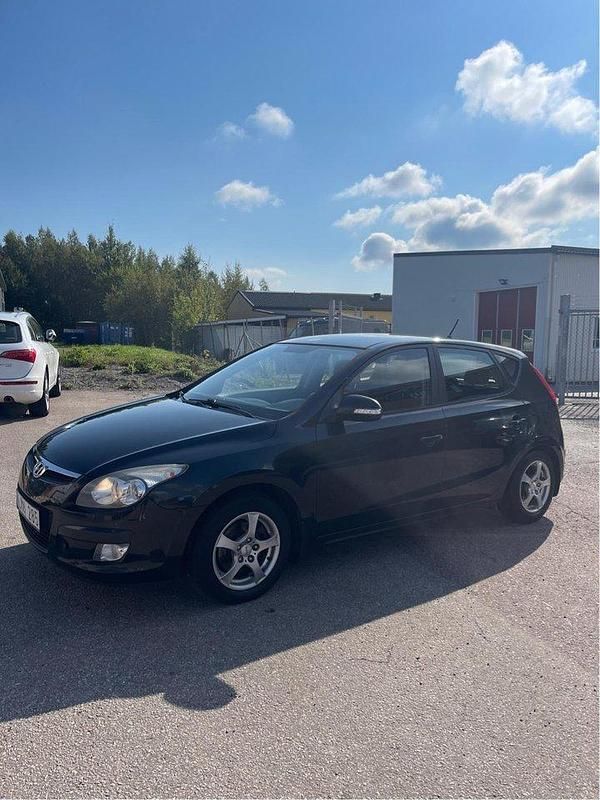 Svart Begagnad 2009 Hyundai i30 Halvkombi | 54 900 kr (Marknadspris) - Bild 1/4