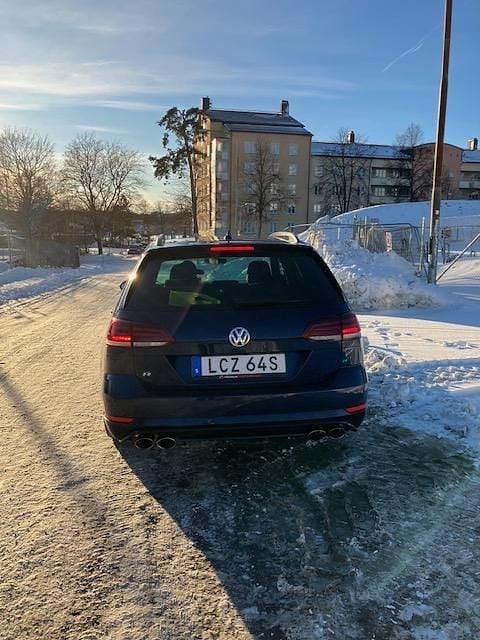 Blå Begagnad 2019 VW Golf R SUV | 260 000 kr (Bra pris) - Bild 1/4