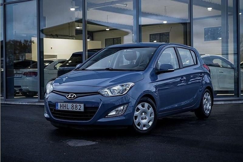 Ljusblå Begagnad 2014 Hyundai i20 Sedan | 79 900 kr (Marknadspris) - Bild 1/4