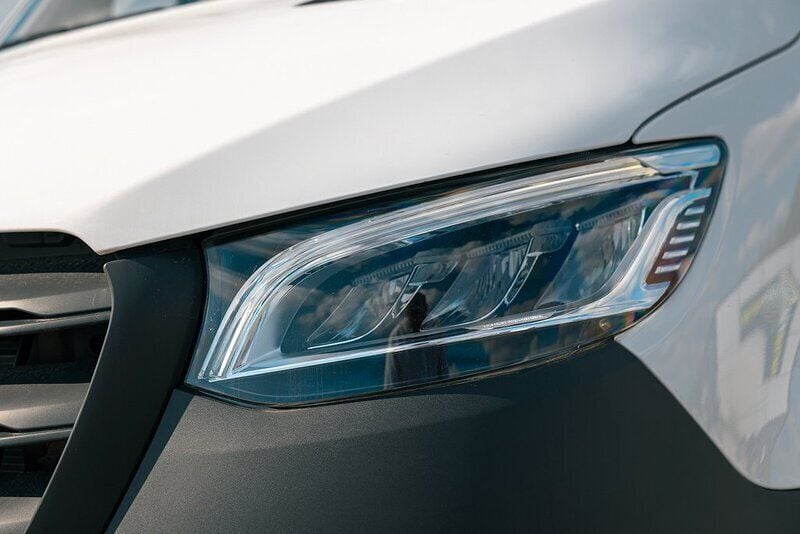 Vit Begagnad 2024 Mercedes Sprinter Van | 736 250 kr - Bild 1/3