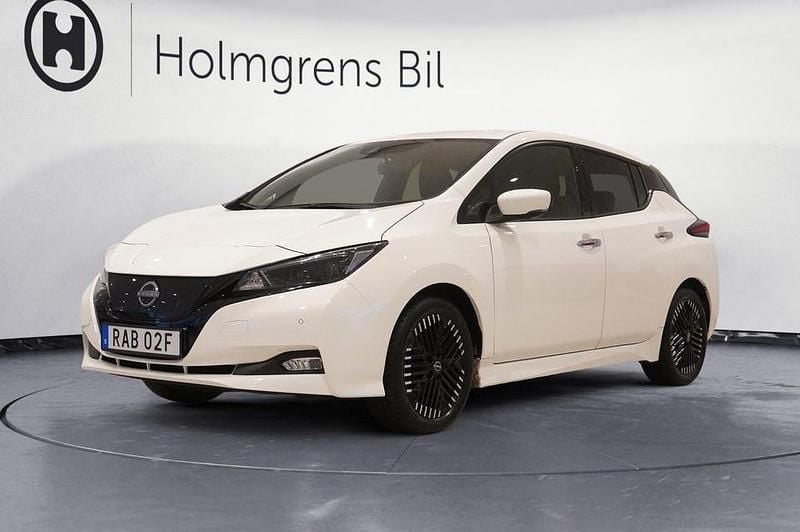 Saknas Begagnad 2022 Nissan Leaf N-Connecta Halvkombi | 169 900 kr (Marknadspris) - Bild 1/4