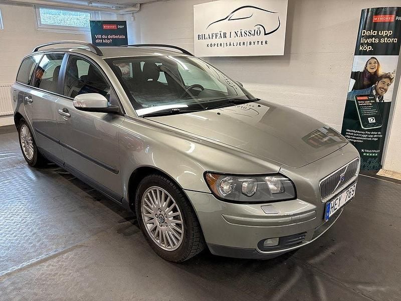 Ljusgrön Begagnad 2006 Volvo V50 Kinetic Kombi | 21 900 kr (Marknadspris) - Bild 1/4
