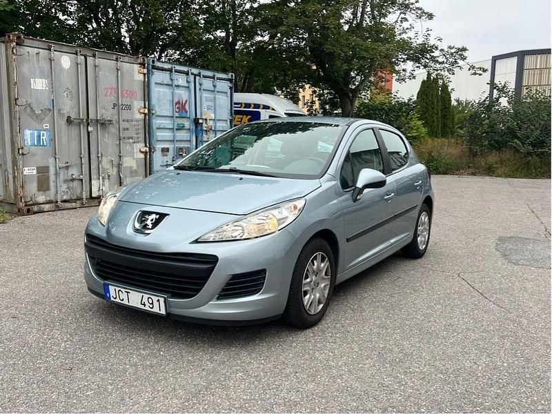 Blå Begagnad 2010 Peugeot 207 Halvkombi | 49 900 kr (Marknadspris) - Bild 1/4