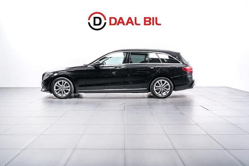 Svart Begagnad 2017 Mercedes C180 Avantgarde Kombi | 159 700 kr (Marknadspris) - Bild 1/4
