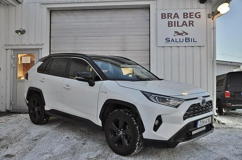 Vit Begagnad 2019 Toyota RAV4 Hybrid Style SUV | 299 000 kr (Bra pris) - Bild 1/4