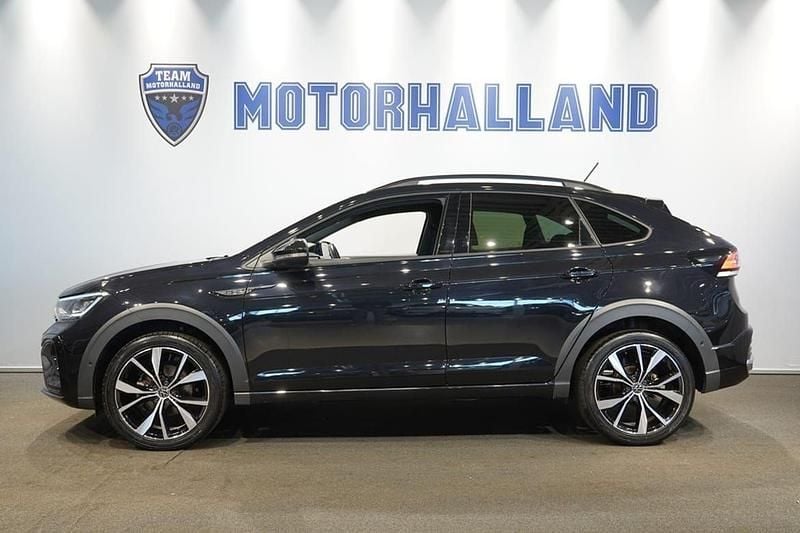 Svart Begagnad 2023 VW Taigo R-line SUV | 234 900 kr (Marknadspris) - Bild 1/4