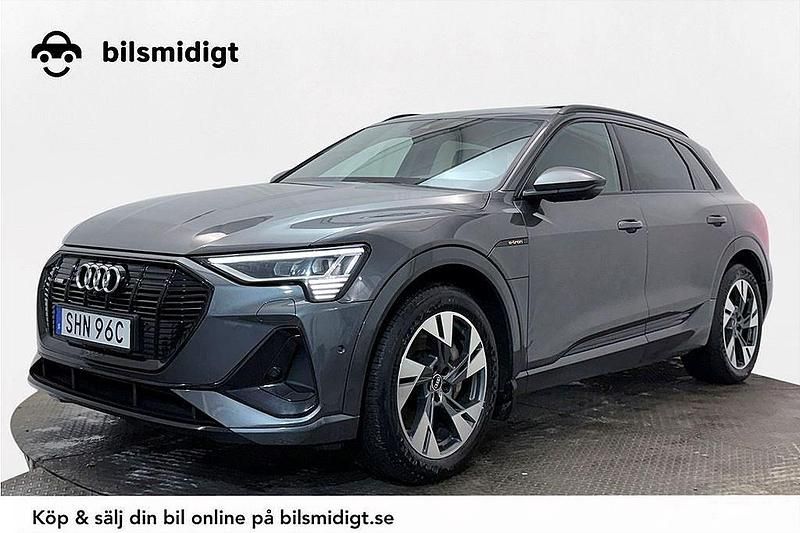 Grå Begagnad 2021 Audi e-tron S-Line SUV | 428 900 kr (Marknadspris) - Bild 1/3
