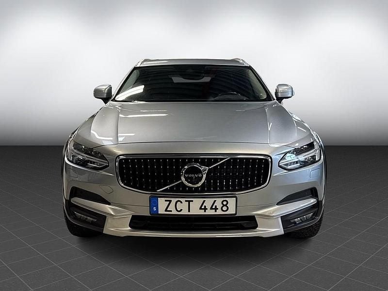 Begagnad Volvo V90 CC Inscription 235 HK (172 kW) 2017 Silver Kombi