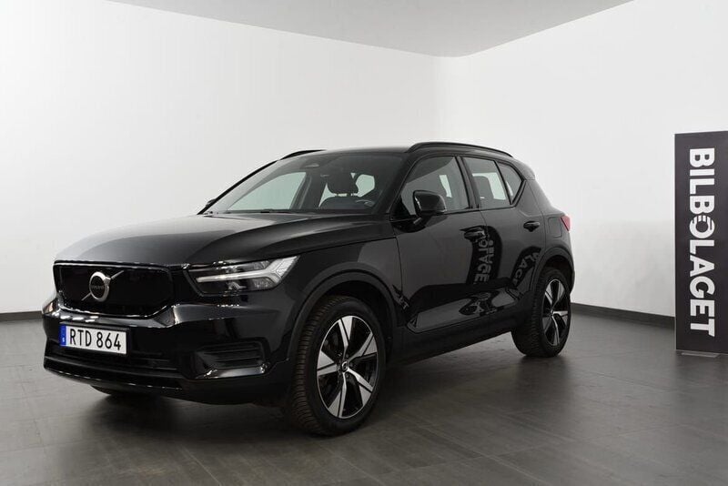 Svart Begagnad 2022 Volvo XC40 Core SUV | 334 500 kr - Bild 1/4