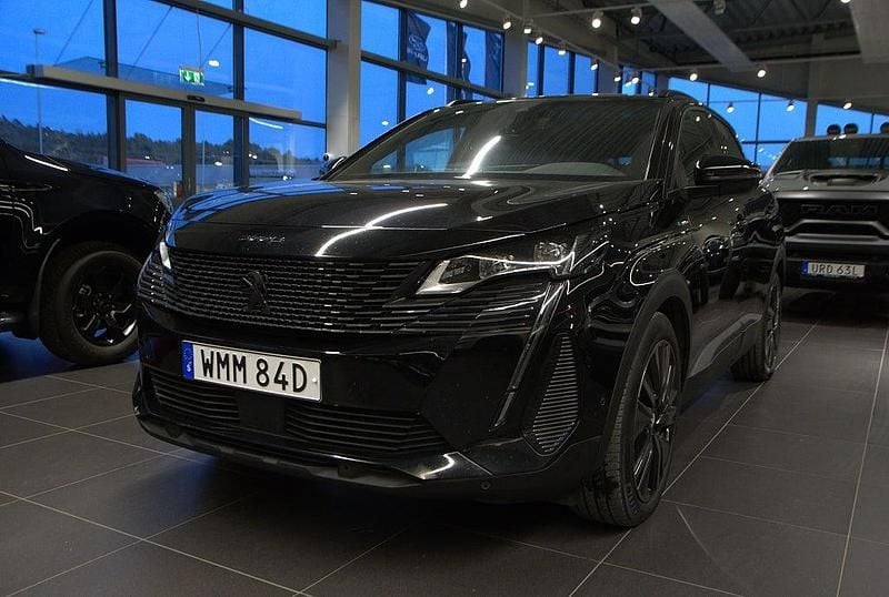 Svart Begagnad 2022 Peugeot 3008 GT SUV | 259 000 kr (Marknadspris) - Bild 1/4
