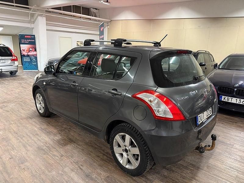 Begagnad Suzuki Swift 94 HK (69 kW) 2010 Grå Halvkombi