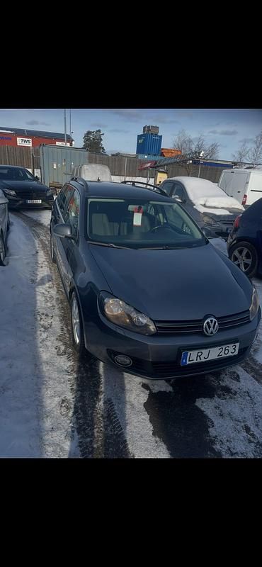Begagnad VW Golf VI 102 HK (75 kW) 2011 Halvkombi