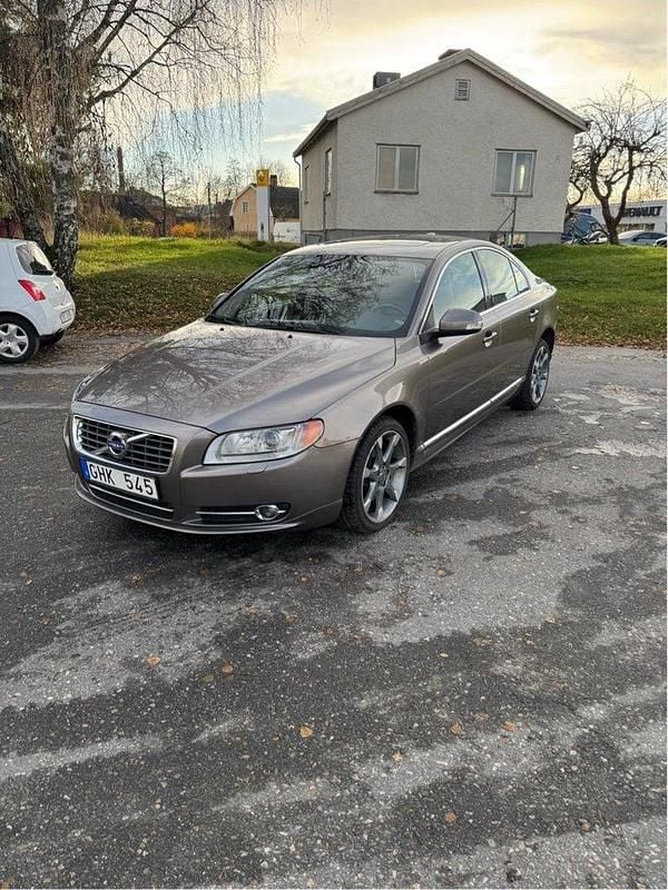 Grå Begagnad 2010 Volvo S80 Summum Sedan | 70 000 kr (Bra pris) - Bild 1/4