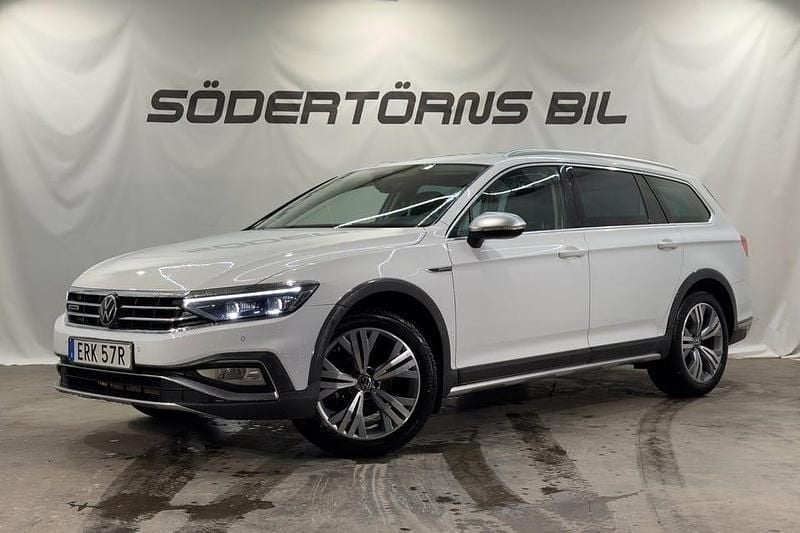 Vit Begagnad 2022 VW Passat Alltrack Kombi | 319 900 kr (Marknadspris) - Bild 1/4