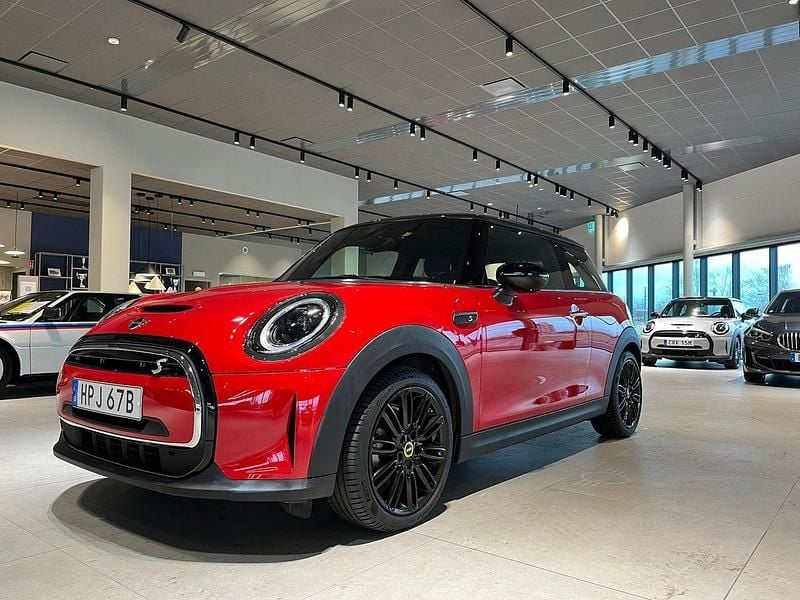 Röd Begagnad 2022 Mini Cooper SE Halvkombi | 219 000 kr (Marknadspris) - Bild 1/4