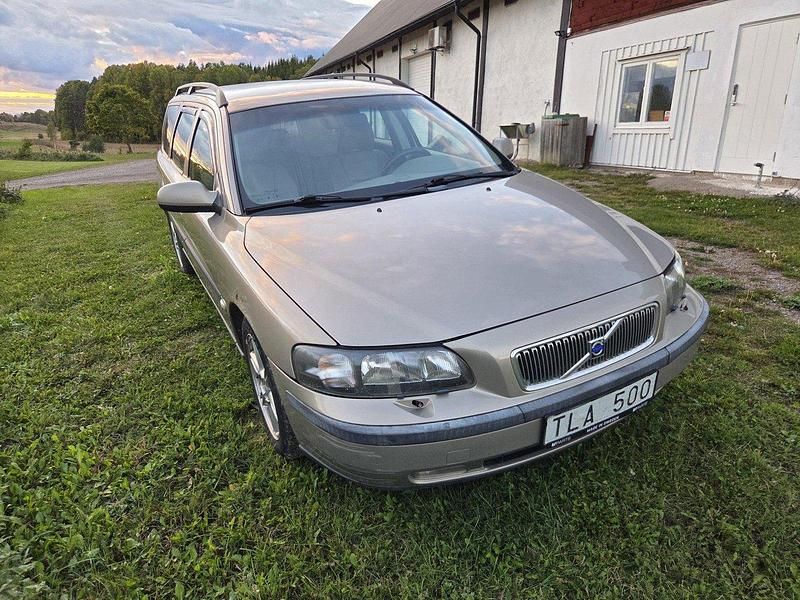 Brun Begagnad 2002 Volvo V70 Business Edition Kombi | 18 500 kr (Lite dyr) - Bild 1/4