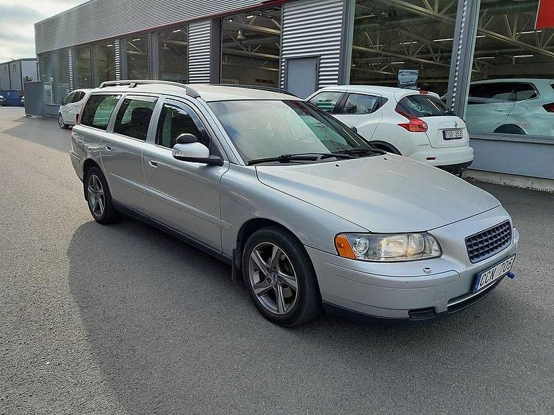 Ljusgrå Begagnad 2006 Volvo V70 Kombi | 34 900 kr (Marknadspris) - Bild 1/4