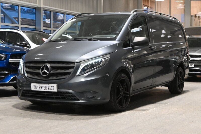 Grå (grå metallic) Begagnad 2016 Mercedes Vito Minibuss | 165 000 kr (Superpris) - Bild 1/4