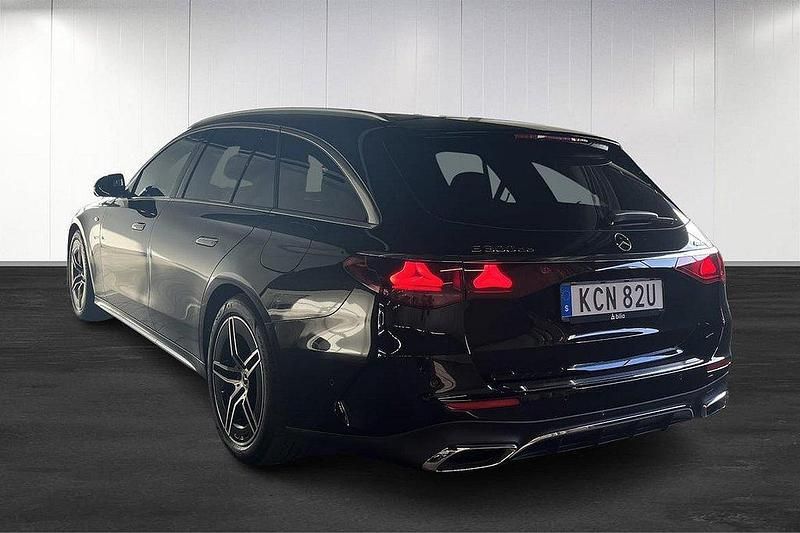 Begagnad Mercedes E300 AMG 317 HK (233 kW) 2024 Svart Kombi