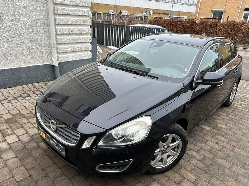 Begagnad Volvo V60 Momentum 116 HK (85 kW) 2013 Svart Kombi