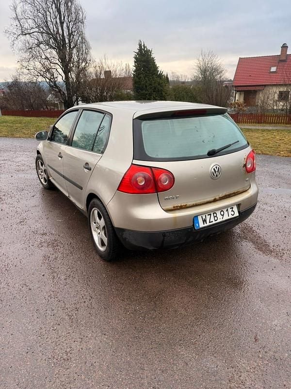 Begagnad 2005 VW Golf IV Halvkombi | 15 900 kr (Marknadspris) - Bild 1/3