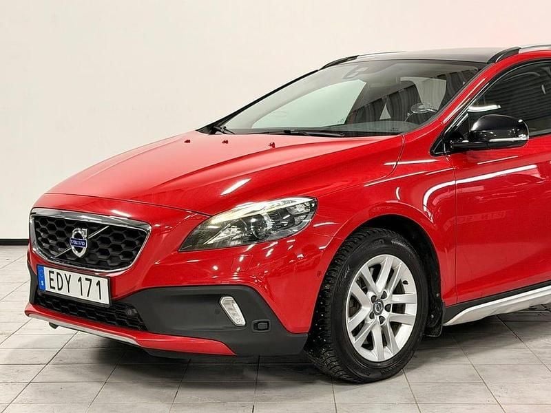 Begagnad Volvo V40 CC Summum 254 HK (186 kW) 2014 Röd Kombi