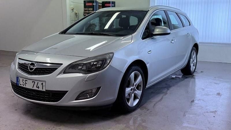 Begagnad Opel Astra Enjoy 140 HK (102 kW) 2011 Grå Kombi