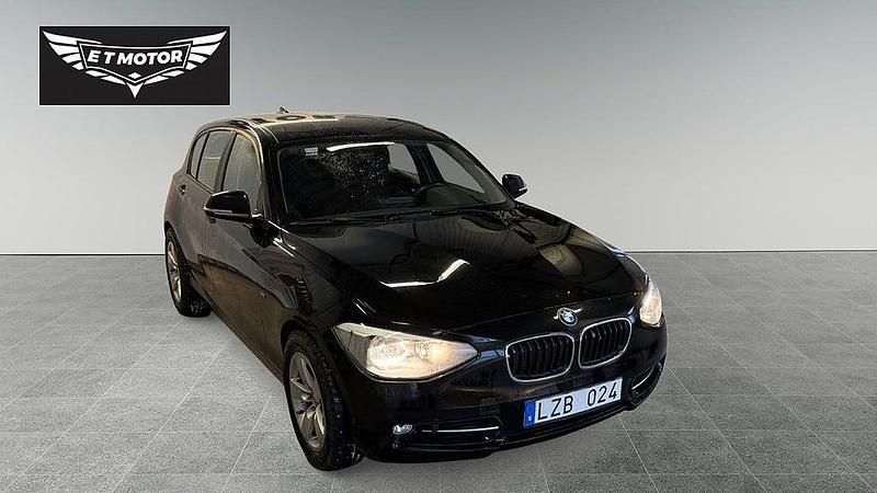 Svart Begagnad 2011 BMW 116 Sport Line Halvkombi | 59 900 kr (Bra pris) - Bild 1/4