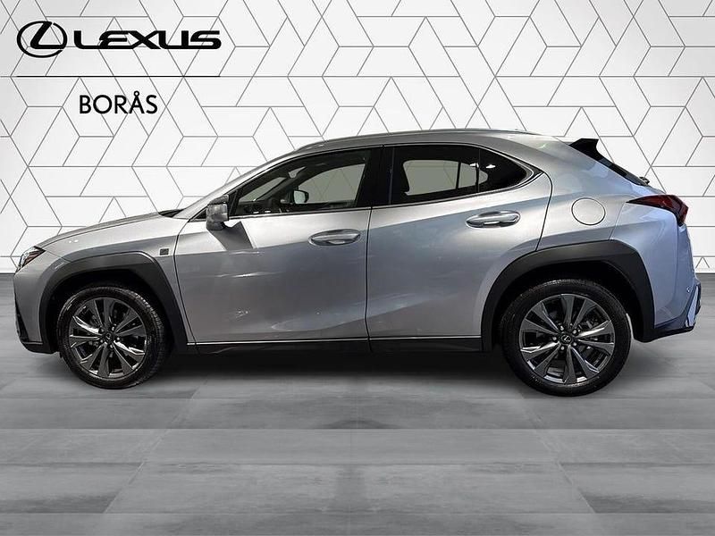 Begagnad Lexus UX 300h Sport Design Packet 201 HK (147 kW) 2025 Silver SUV
