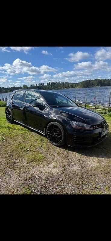 Svart Begagnad 2014 VW Golf VII GTI Halvkombi | 144 000 kr (Bra pris) - Bild 1/4