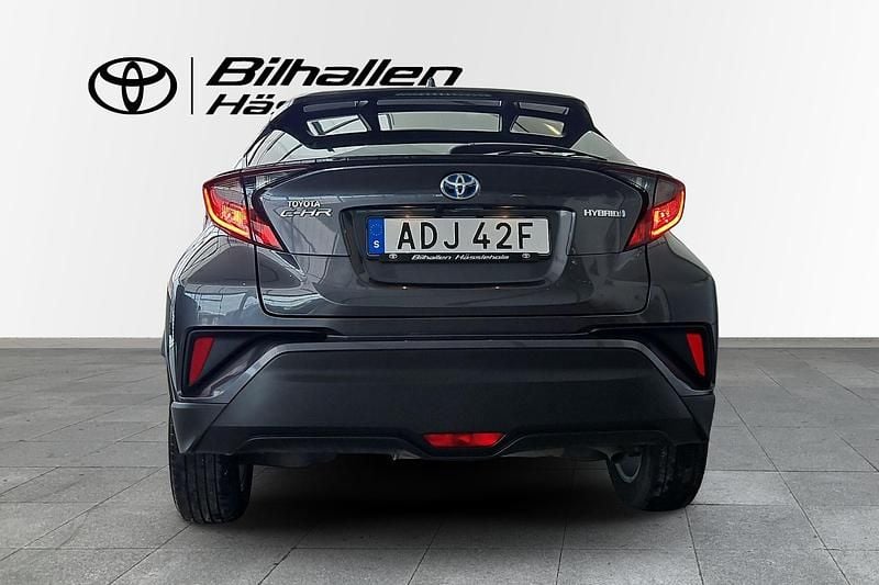 Begagnad Toyota C-HR Active 124 HK (91 kW) 2021 Grå SUV