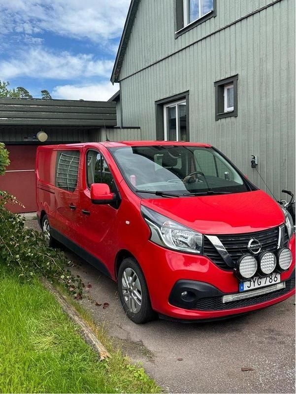 Röd Begagnad 2018 Nissan NV300 Van | 170 000 kr (Lite dyr) - Bild 1/1