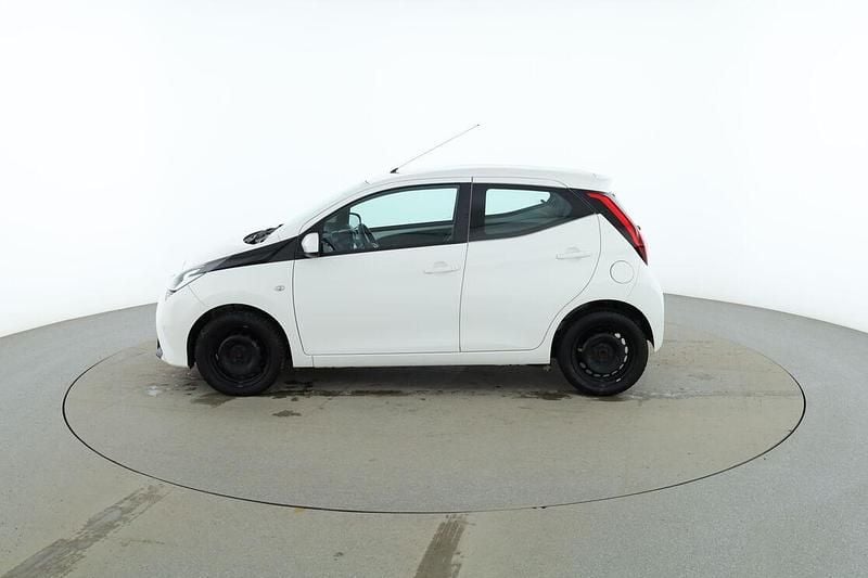 Begagnad Toyota Aygo X-play 72 HK (52 kW) 2019 Vit Halvkombi