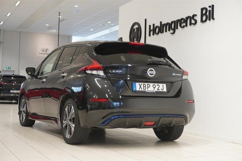 Begagnad Nissan Leaf N-Connecta 160 kW (218 HK) 2021 Svart Halvkombi