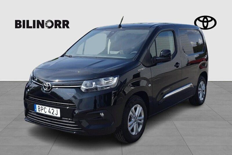 Svart Begagnad 2022 Toyota Proace City Van | 279 900 kr (Superpris) - Bild 1/4