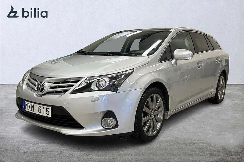 Silver Begagnad 2013 Toyota Avensis Kombi | 128 500 kr (Lite dyr) - Bild 1/4