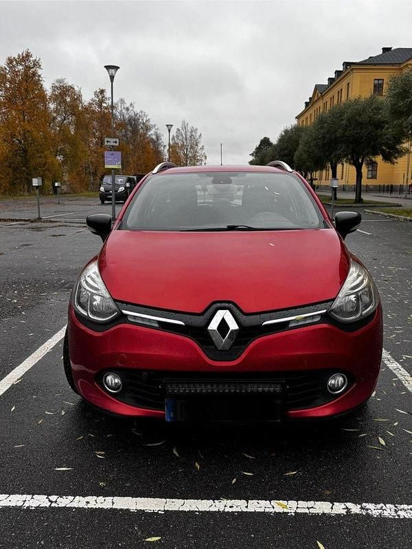 Röd Begagnad 2014 Renault Clio GrandTour Kombi | 52 000 kr (Marknadspris) - Bild 1/4