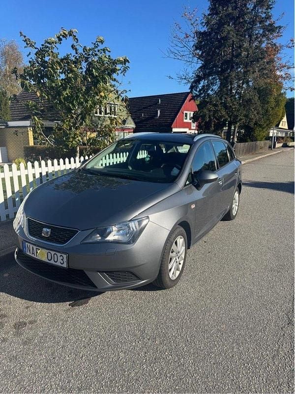 Grå Begagnad 2013 Seat Ibiza ST Kombi | 49 990 kr (Marknadspris) - Bild 1/4