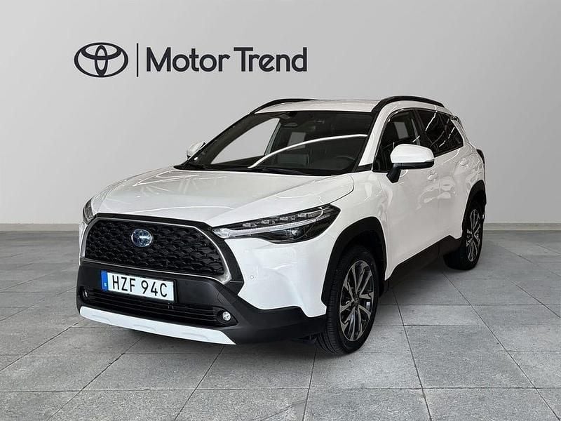 Begagnad Toyota Corolla Cross Style 200 HK (147 kW) 2023 Vit SUV