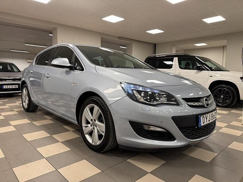 Begagnad Opel Astra Enjoy 140 HK (102 kW) 2014 Grå Halvkombi