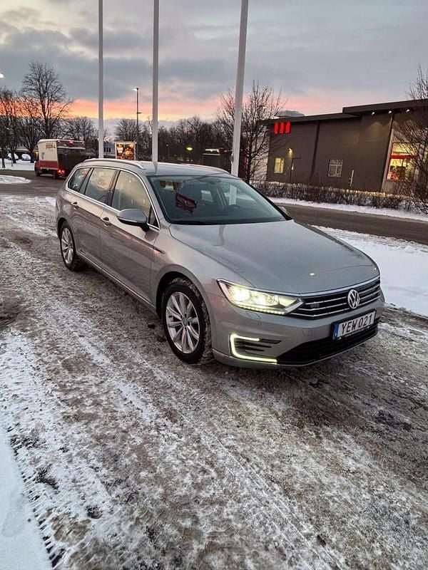 Begagnad 2017 VW Passat GTE Kombi | 120 000 kr (Bra pris) - Bild 1/4