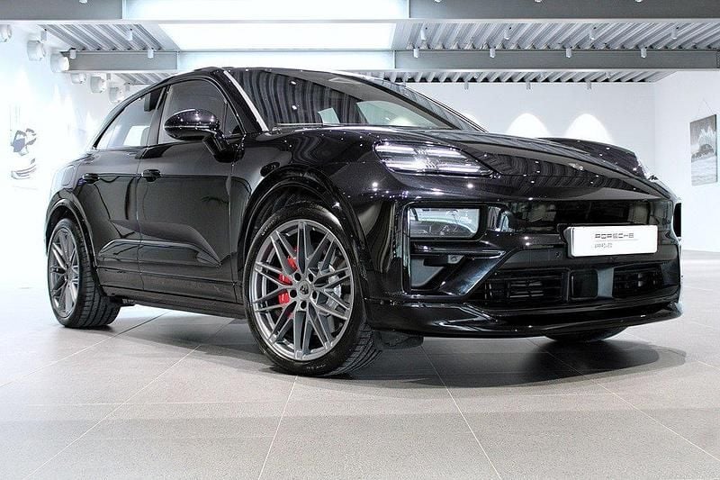 Svart Begagnad 2024 Porsche Macan Turbo SUV | 1 155 000 kr (Superpris) - Bild 1/4