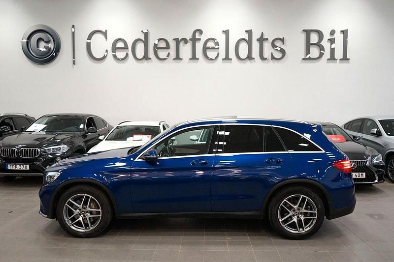 Blå Begagnad 2019 Mercedes GLC220 SUV | 319 800 kr (Marknadspris) - Bild 1/3