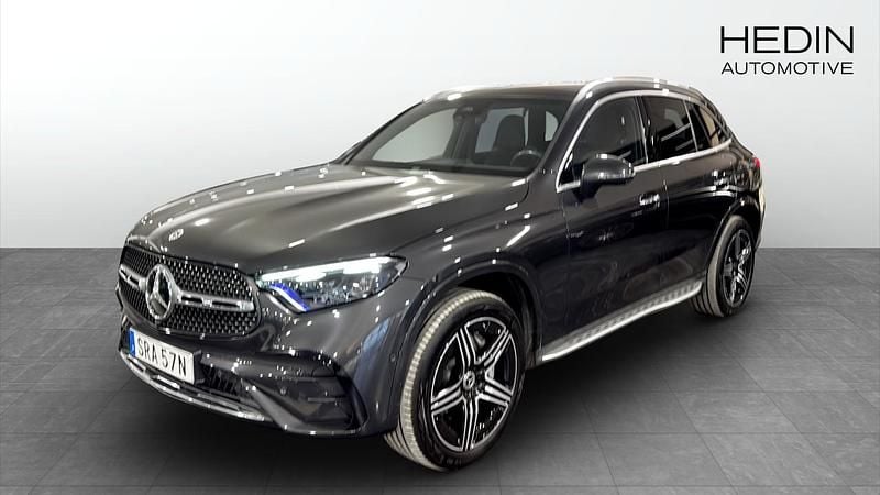 Grå Begagnad 2023 Mercedes GLC300e AMG SUV | 649 900 kr (Dyr) - Bild 1/4
