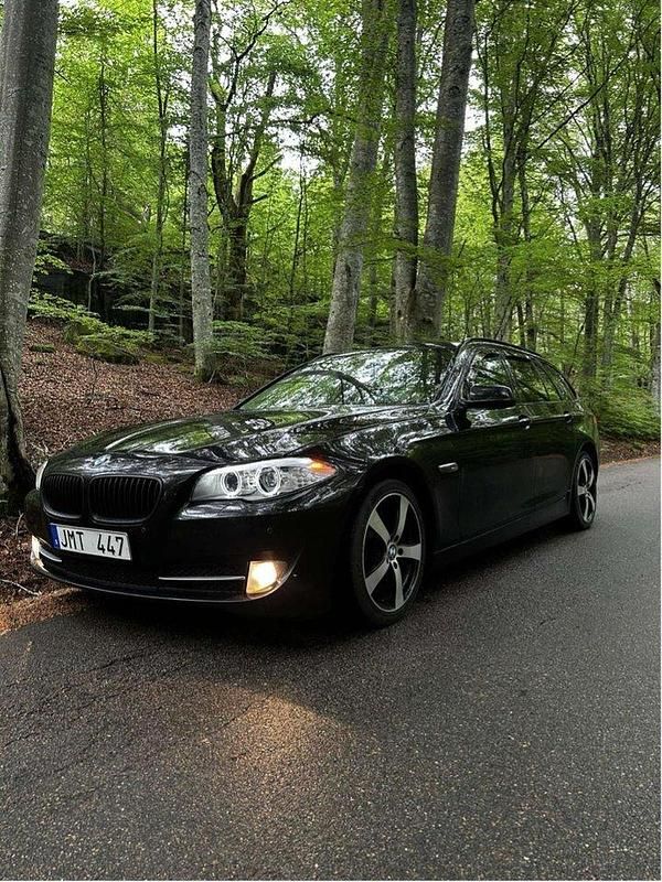 Svart Begagnad 2011 BMW 520 Kombi | 75 000 kr (Marknadspris) - Bild 1/4