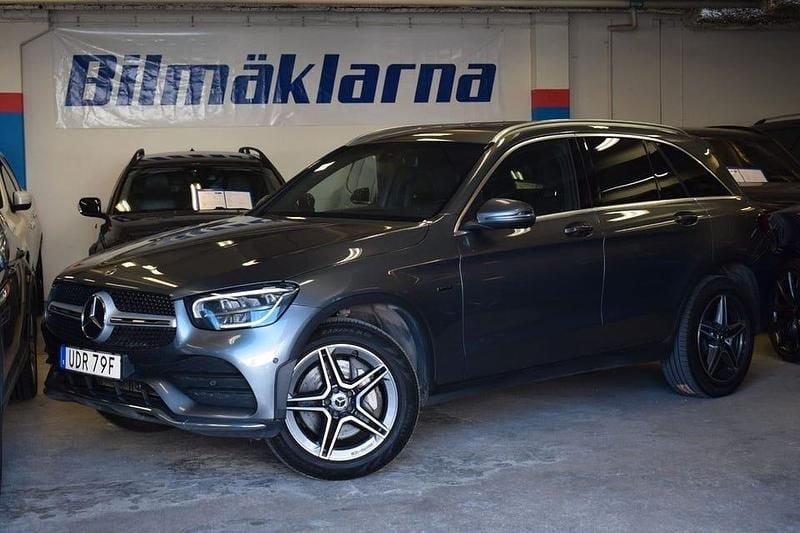 Grå Begagnad 2021 Mercedes GLC300 AMG line SUV | 289 900 kr (Marknadspris) - Bild 1/4