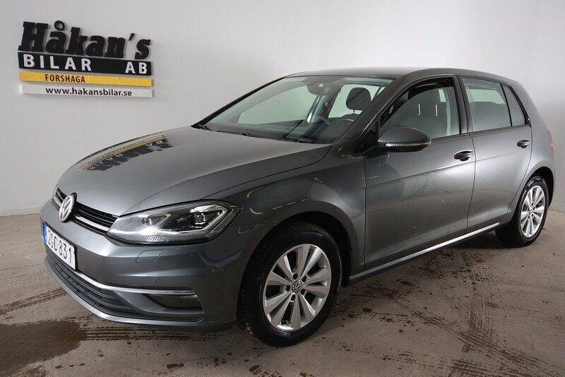 Mörkgrå (grå) Begagnad 2018 VW Golf VII Halvkombi | 209 500 kr (Dyr) - Bild 1/4